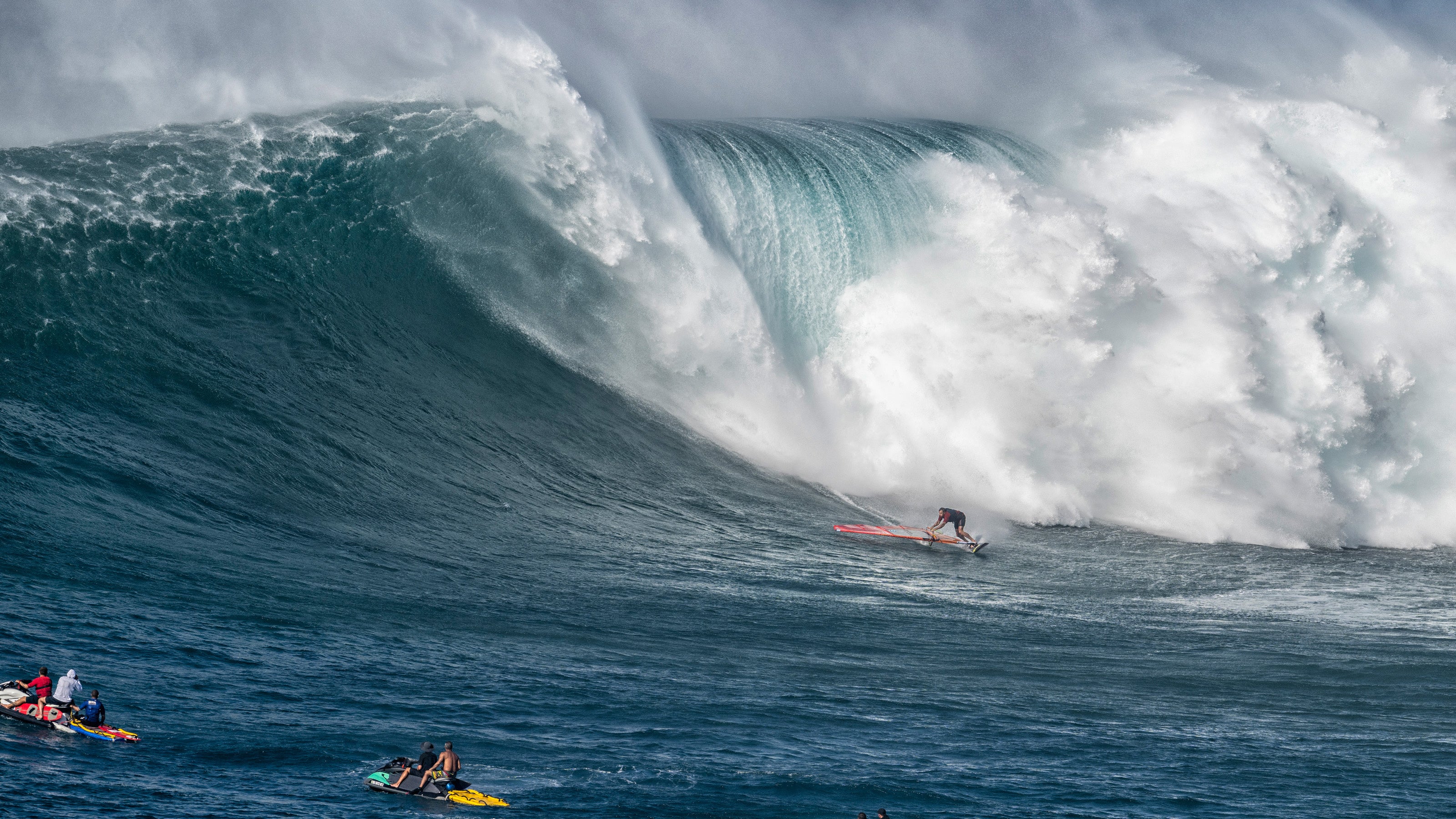 Robby Swift and Jason Polakow at Jaws - Video online!